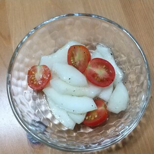 カルパッチョソースでトマトとウリのサラダ